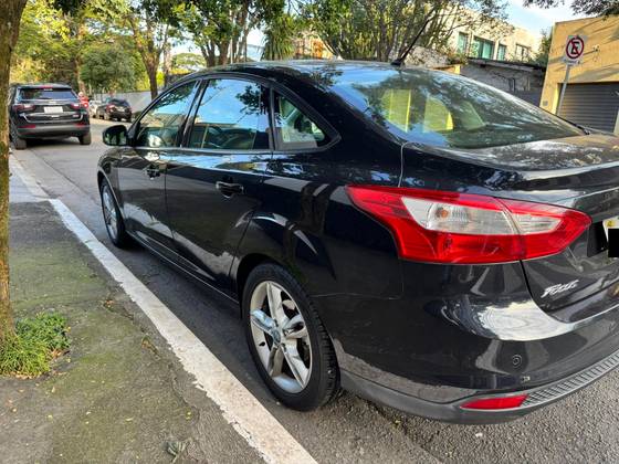 FORD FOCUS 2.0 SE PLUS SEDAN 16V FLEX 4P POWERSHIFT